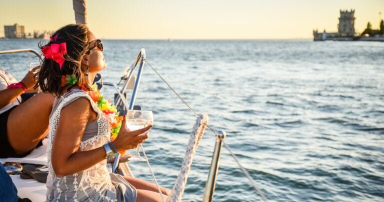 A cruise along the magnificent Tagus River estuary