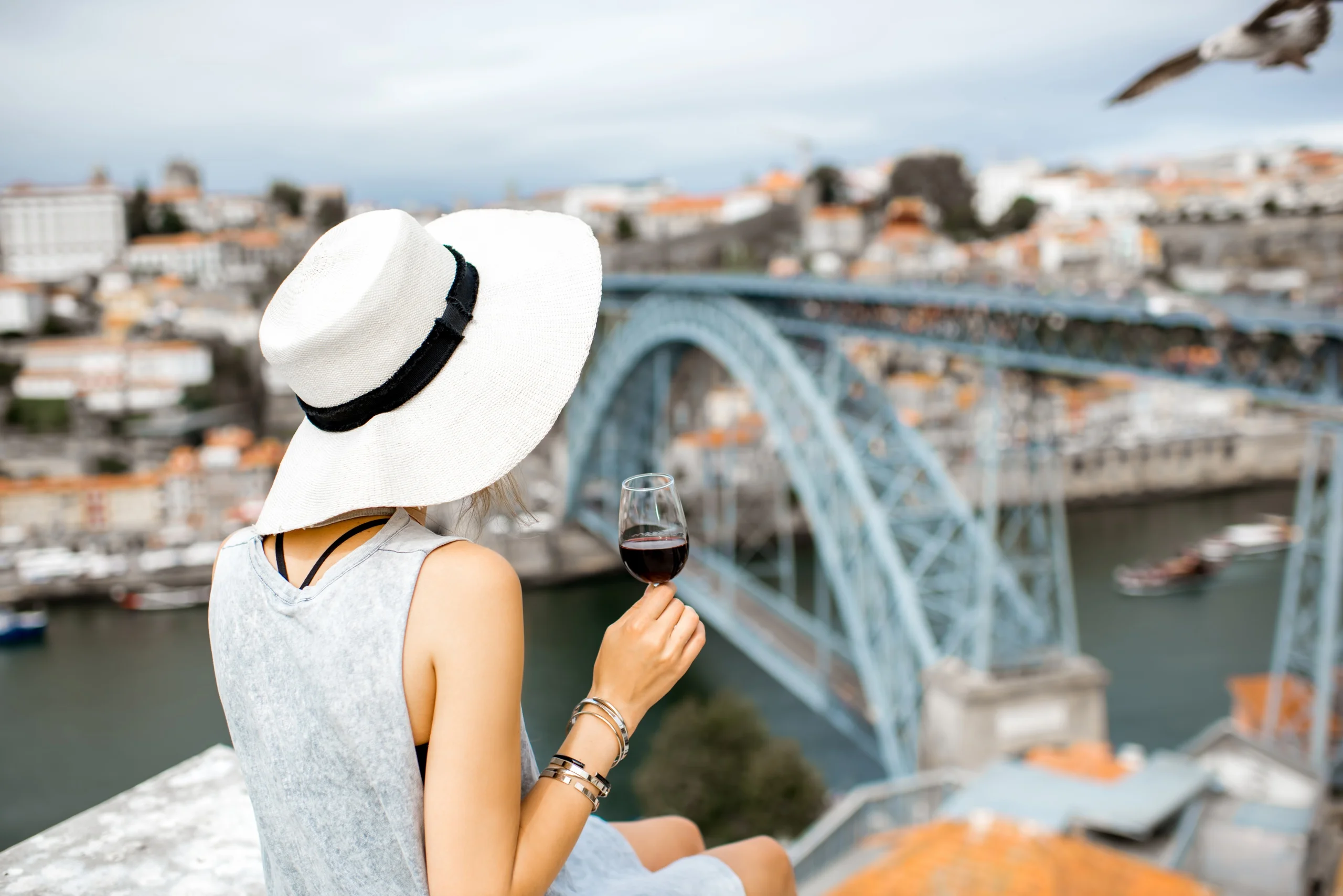 Hop-On Hop-Off (48h) + Caves de Vinho + Cruzeiro pelo Rio Douro
