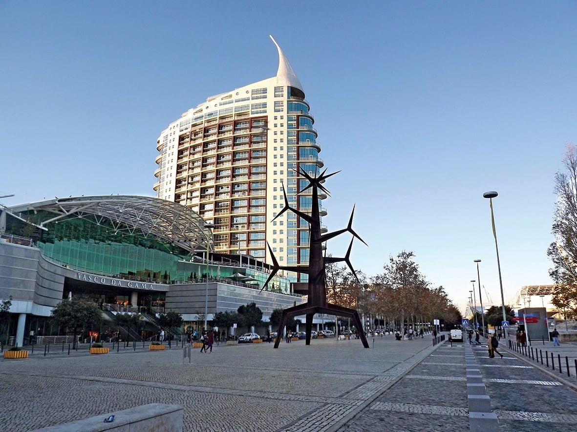 The Oriente Line starts in the heart of Lisbon and travels through the city center