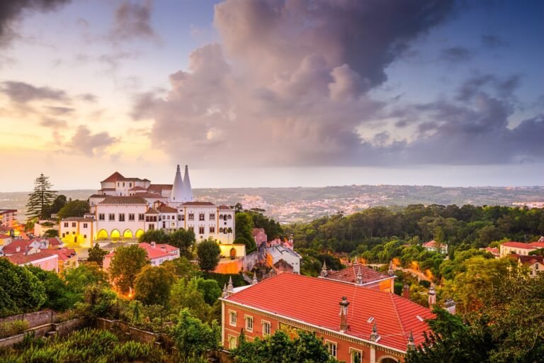 This tour is entirely dedicated to Sintra and an incredible dive into some of the most iconic monuments of its landscape. As Lord