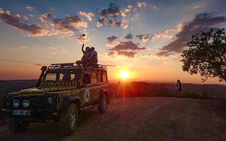 Jeep Safari ao Pôr do Sol