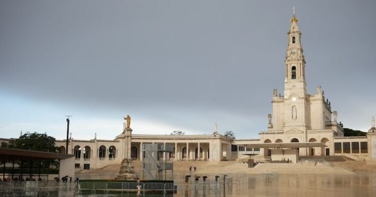 Fátima is a sacred and historic place that attracts visitors from all over the world. It is a pilgrimage site for those seeking faith