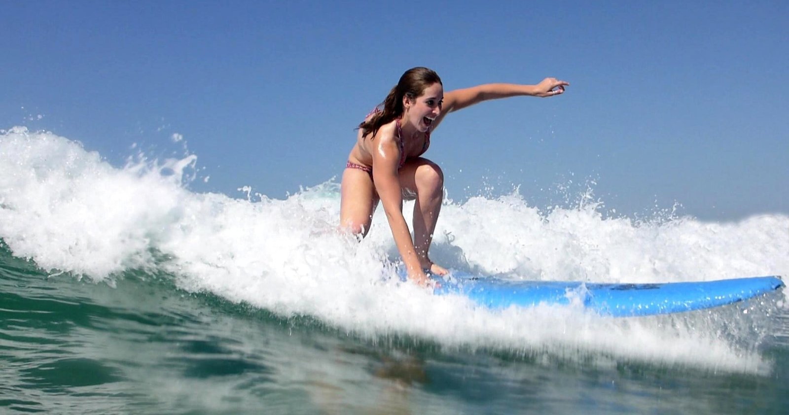This Surf Camp combines accommodation at central Lisbon as well as travel seekers guided tours of evasion
