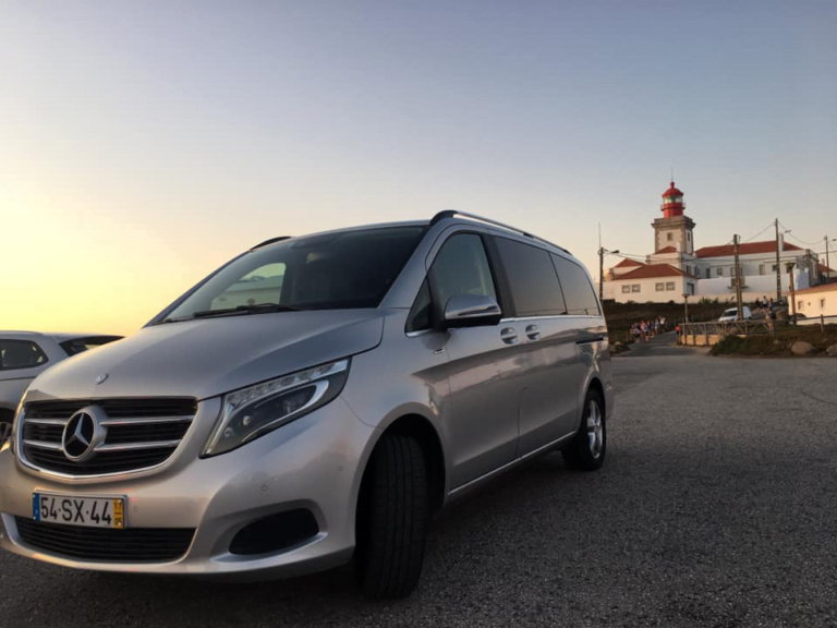 Bring the ember to your sardine and join the center of Lisbon with the historic district of Belém. In this itinerary our sardines show you the best there is to see in a 210-minute tide.