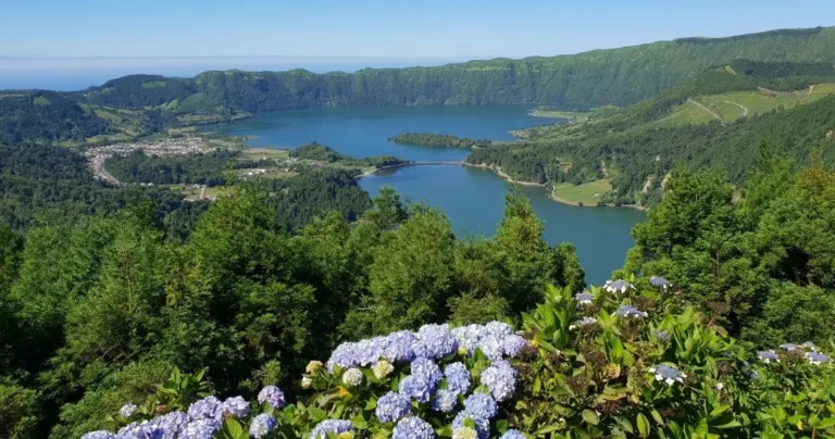VAN Tour - Sete Cidades + Fogo | Full Day