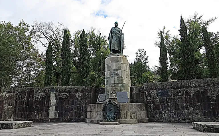 Passeio a Guimarães e Braga com almoço e prova de Vinho Verde