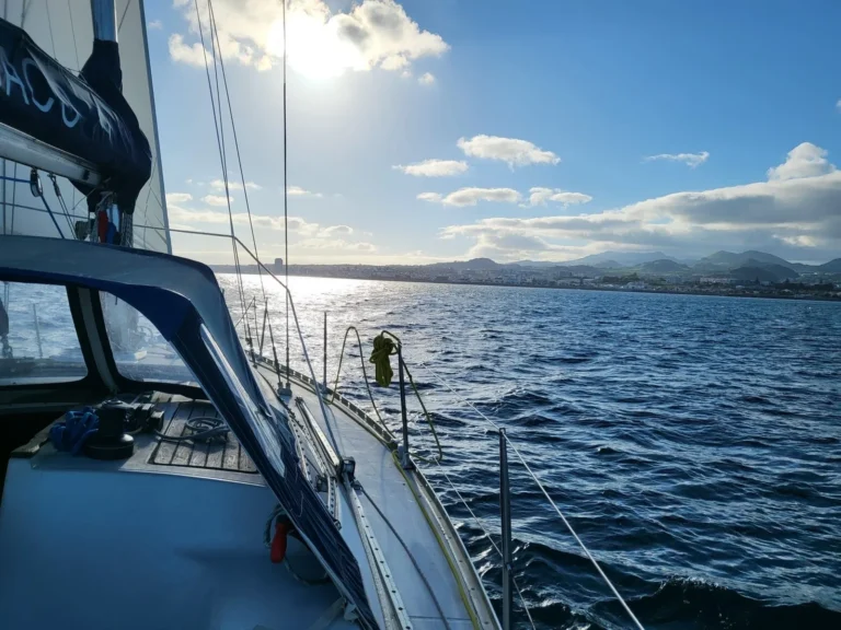 Half Day: Sailing, snorkeling and Stand up Paddle.
