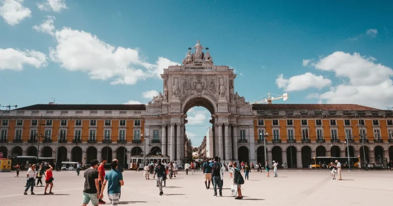 Old Towns & Castle Hills (Alfama Free Tour)