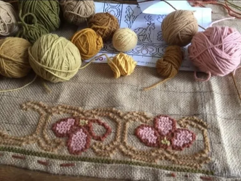 Private tour to Evora with workshop in Arraiolos "Learn to make your own Arraiolos Rugs”