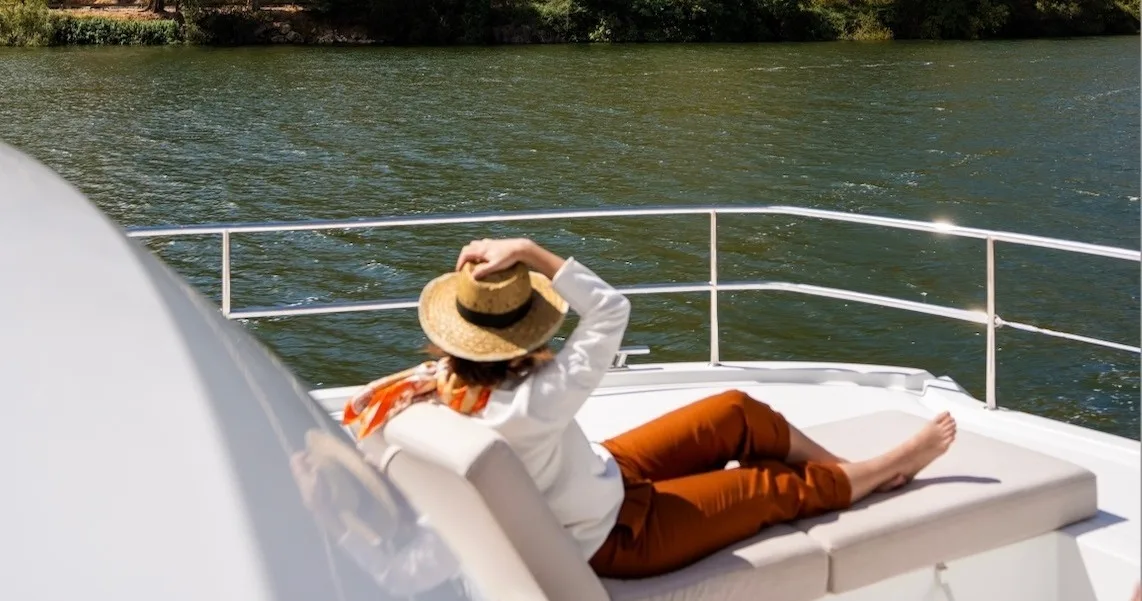 Douro River Boat Tour with Wine & Vineyard Views