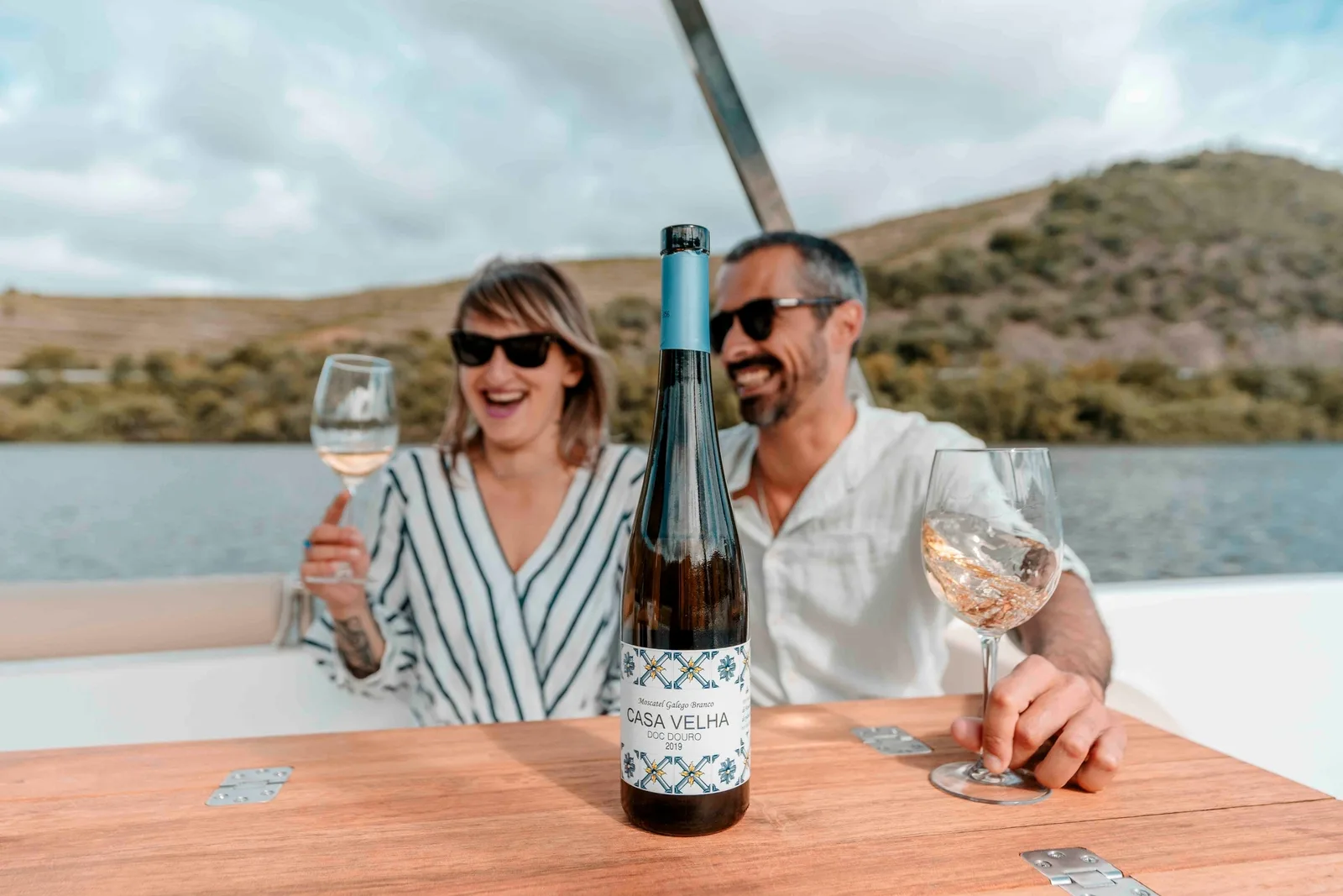 Passeio de Barco Solar de 1 Hora no Douro com Prova de Vinhos