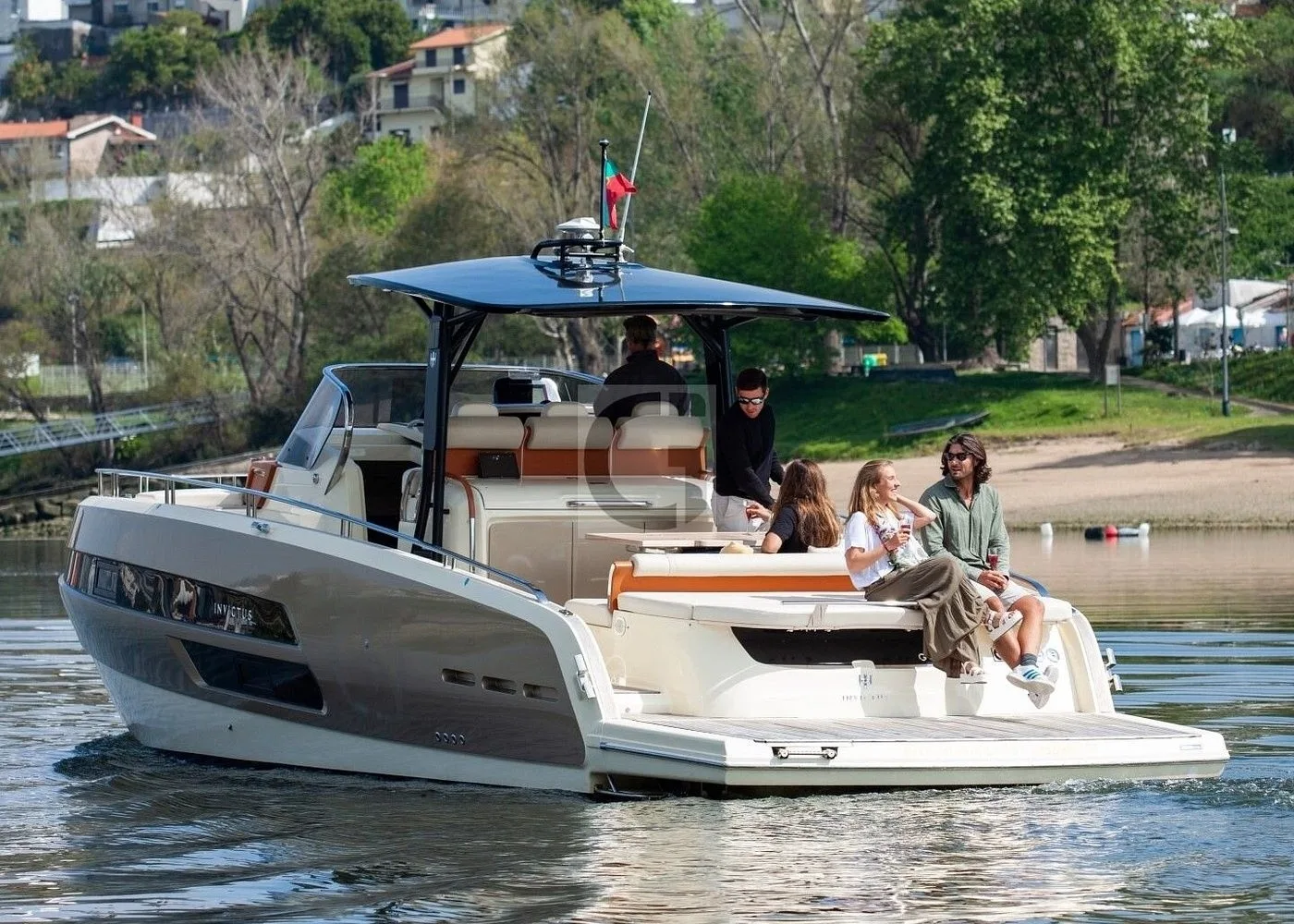 Privécharter van een luxe jacht in Tróia voor een hele dag