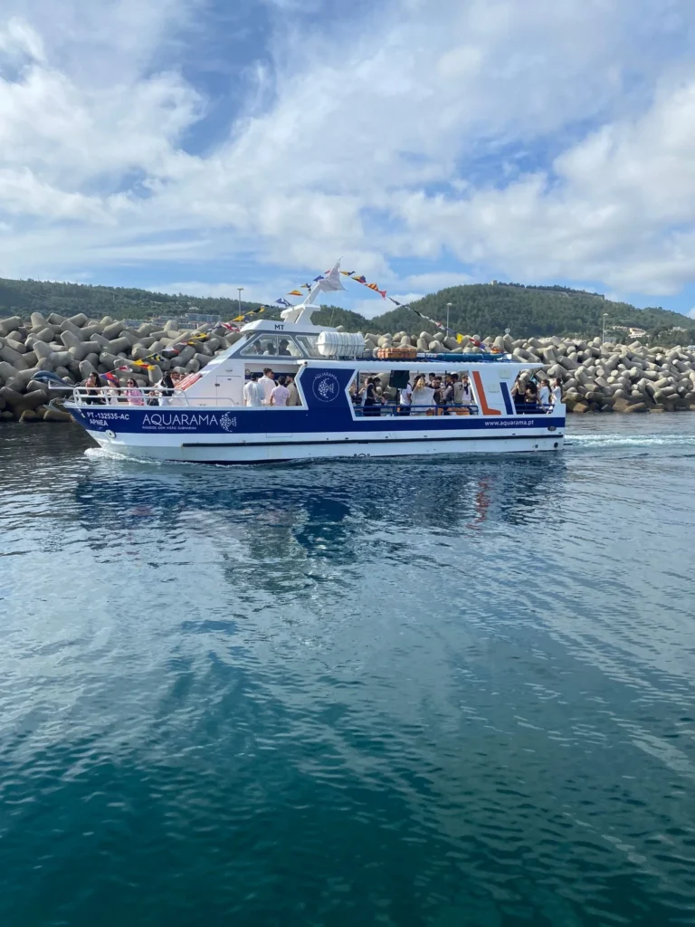 Passeio de Barco com Visão Submarina